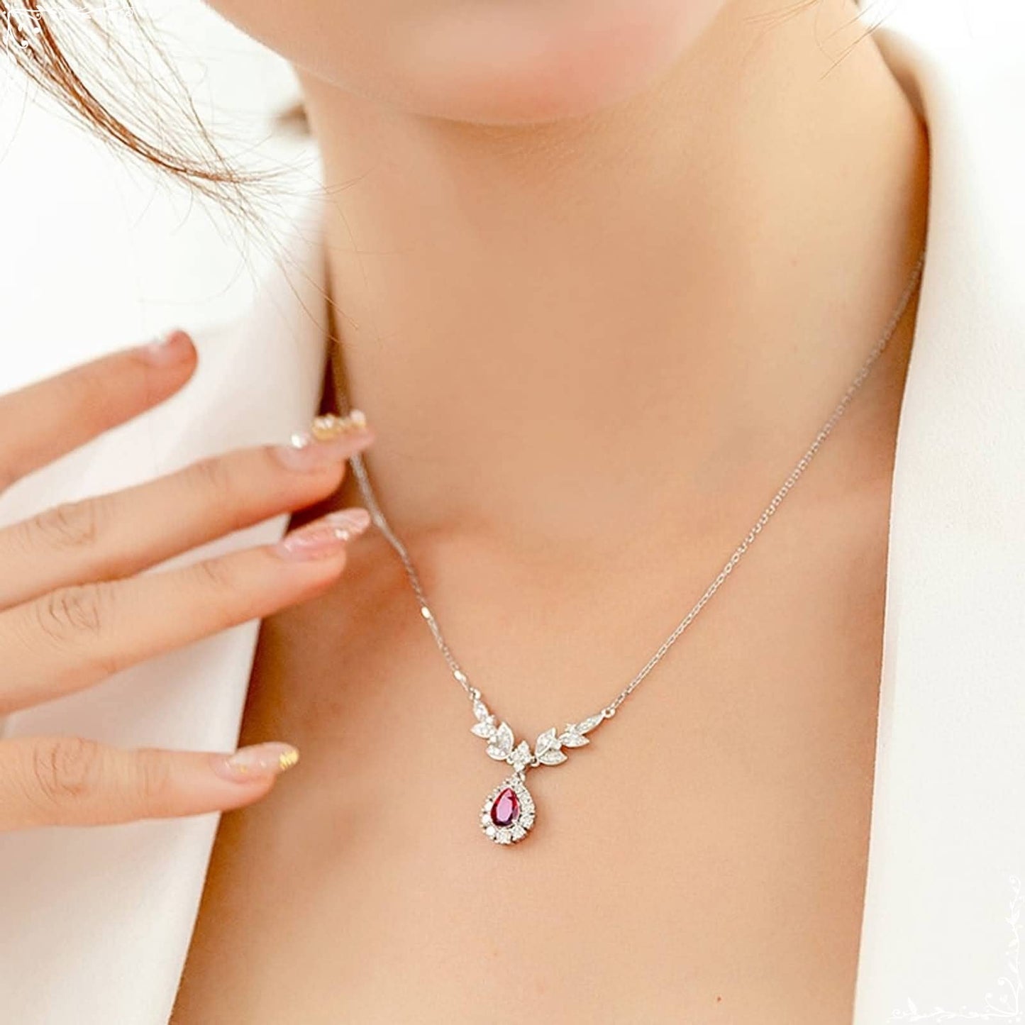 Dsnyu 18K White Gold 750 Bridesmaid Necklaces, 0.69ct Ruby Pendant Necklaces for Women, Flower Silver Necklace Dainty Fine Jewelry Gifts for Her
