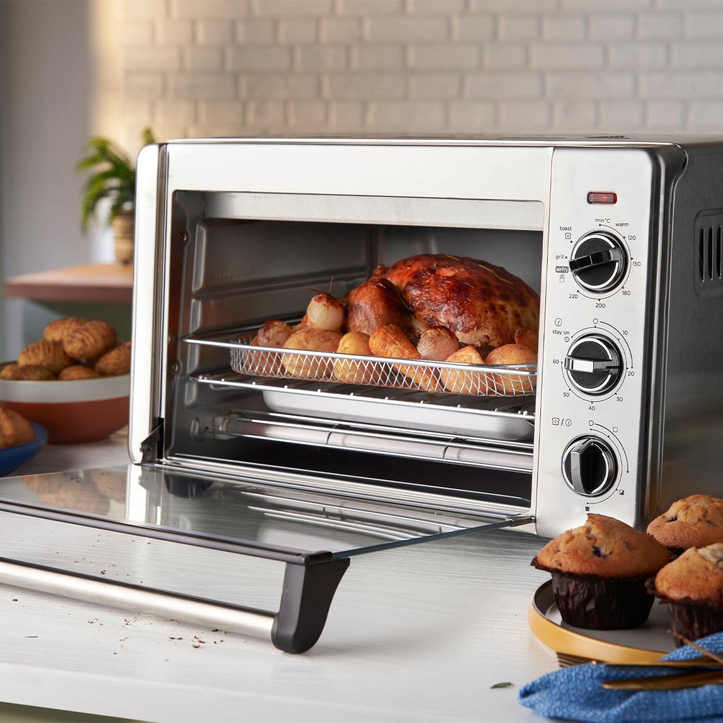 Russell Hobbs 20L Oven 5-in-1 Rapid Hot Air Fryer, Mini Oven, Grill, Toaster, Warming Function, Timer, Energy Saving, Pizza Diameter 30cm, Incs. Frying Basket, Baking Tray & Grill Rack, 26680