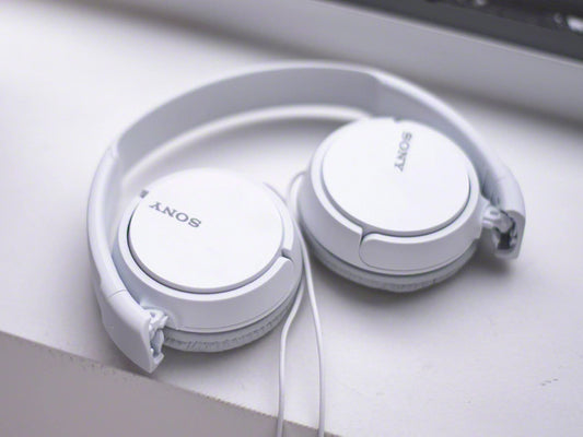 Sony MDR-ZX110 Wired Overhead Headphones, Neodymium Dynamic Drivers, Swivel Fold Design - White