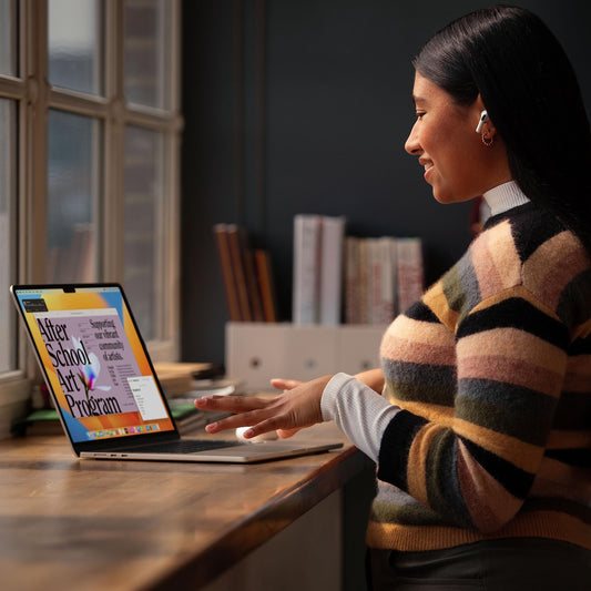Apple 2023 MacBook Air laptop with M2 chip: 15.3-inch Liquid Retina display, 8GB RAM, 512GB SSD storage, backlit keyboard, 1080p FaceTime HD camera, Touch ID. Works with iPhone/iPad; Silver